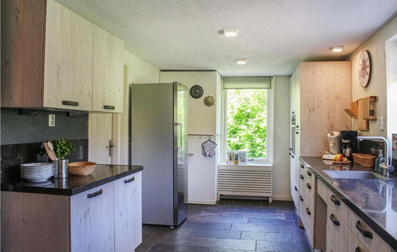 Gorgeous Home In Scharendijke With Kitchen Экстерьер фото